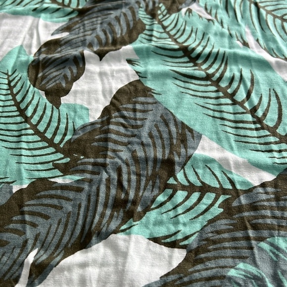 Old Navy v neck tank - Picture 2 of 4